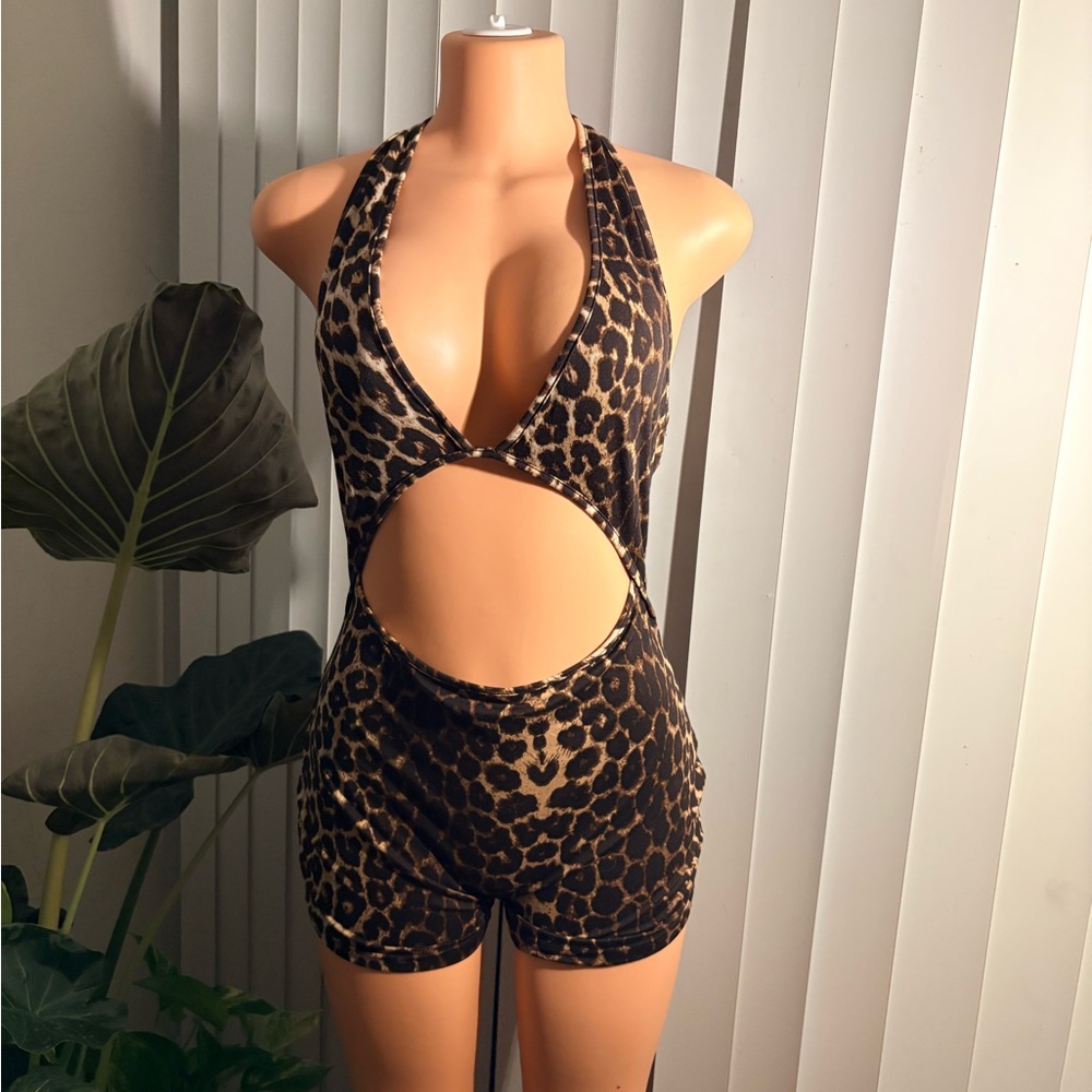 Chic Leopard Print Halter Romper